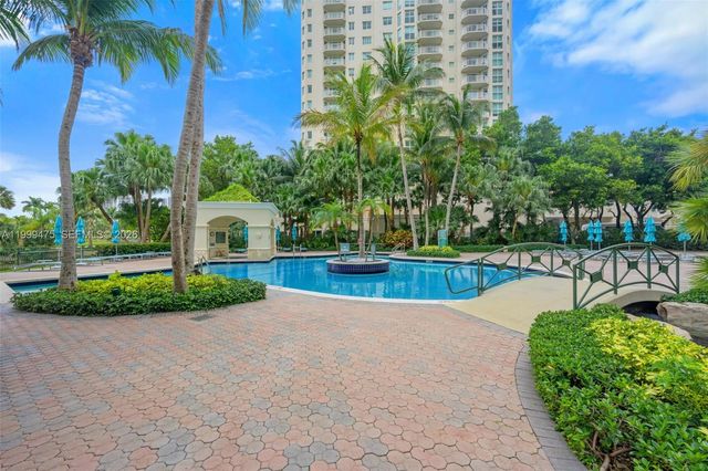 19501 W Country Club Dr 208, Aventura, FL 33180