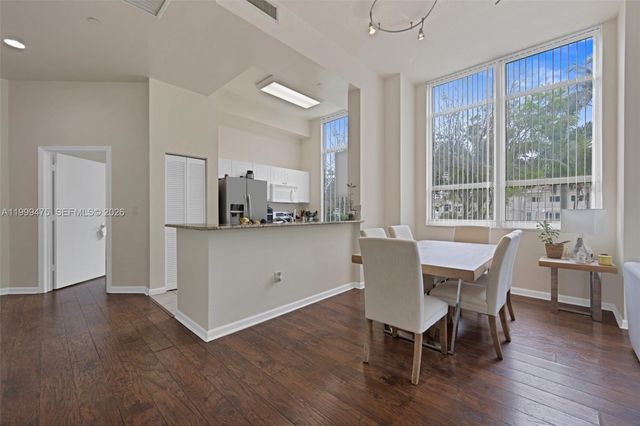 19501 W Country Club Dr 208, Aventura, FL 33180