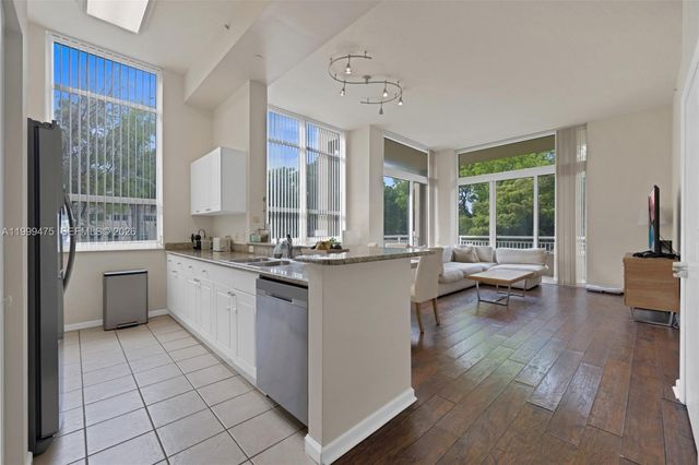 19501 W Country Club Dr 208, Aventura, FL 33180