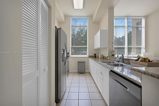 19501 W Country Club Dr 208, Aventura, FL 33180