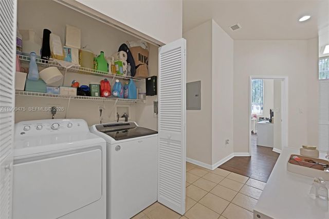 19501 W Country Club Dr 208, Aventura, FL 33180