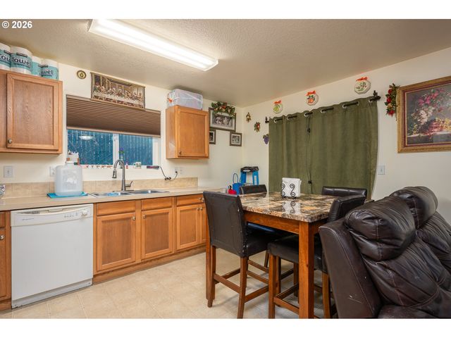 3317 Se 122ND Ave 14, Portland, OR 97236