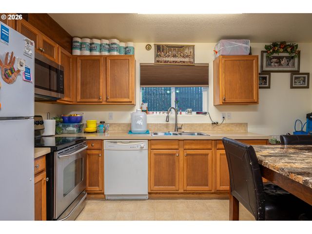 3317 Se 122ND Ave 14, Portland, OR 97236