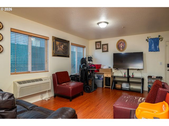3317 Se 122ND Ave 14, Portland, OR 97236