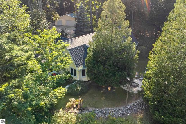 9670 S County Line Road, Manistee, MI 49660