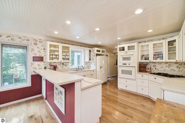 9670 S County Line Road, Manistee, MI 49660