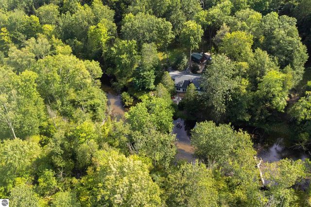 9670 S County Line Road, Manistee, MI 49660