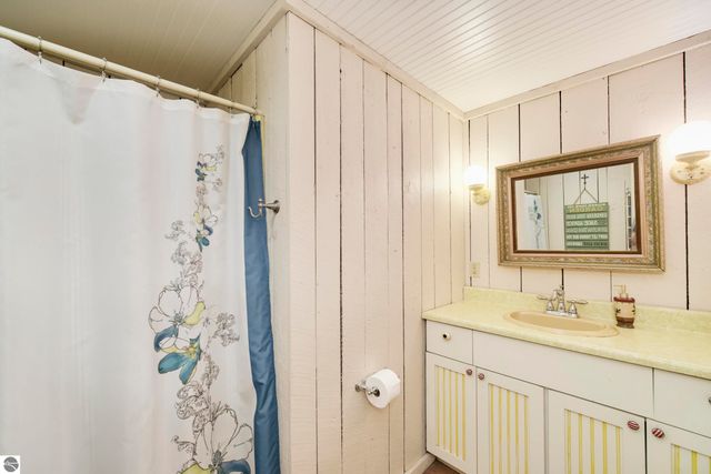 9670 S County Line Road, Manistee, MI 49660