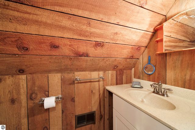 9670 S County Line Road, Manistee, MI 49660