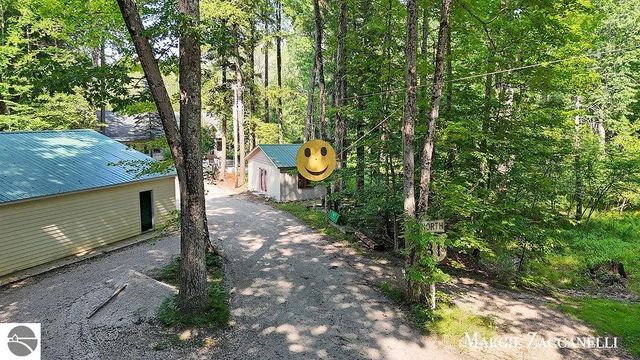9670 S County Line Road, Manistee, MI 49660