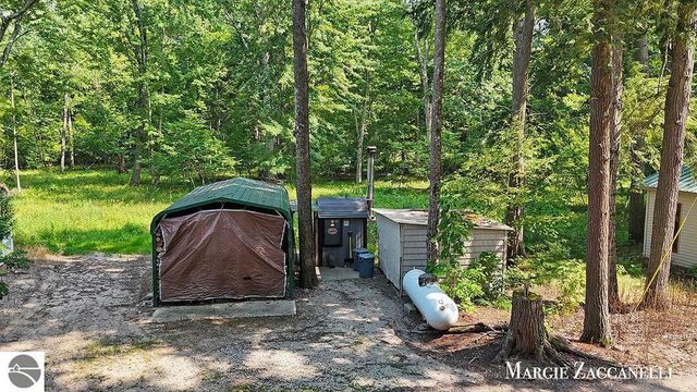 9670 S County Line Road, Manistee, MI 49660