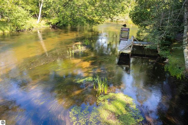 9670 S County Line Road, Manistee, MI 49660