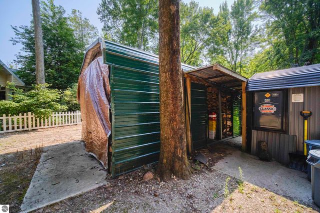 9670 S County Line Road, Manistee, MI 49660