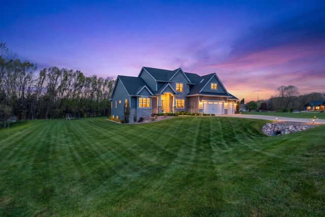 3400 AMBER LANE, Green Bay, WI 54311