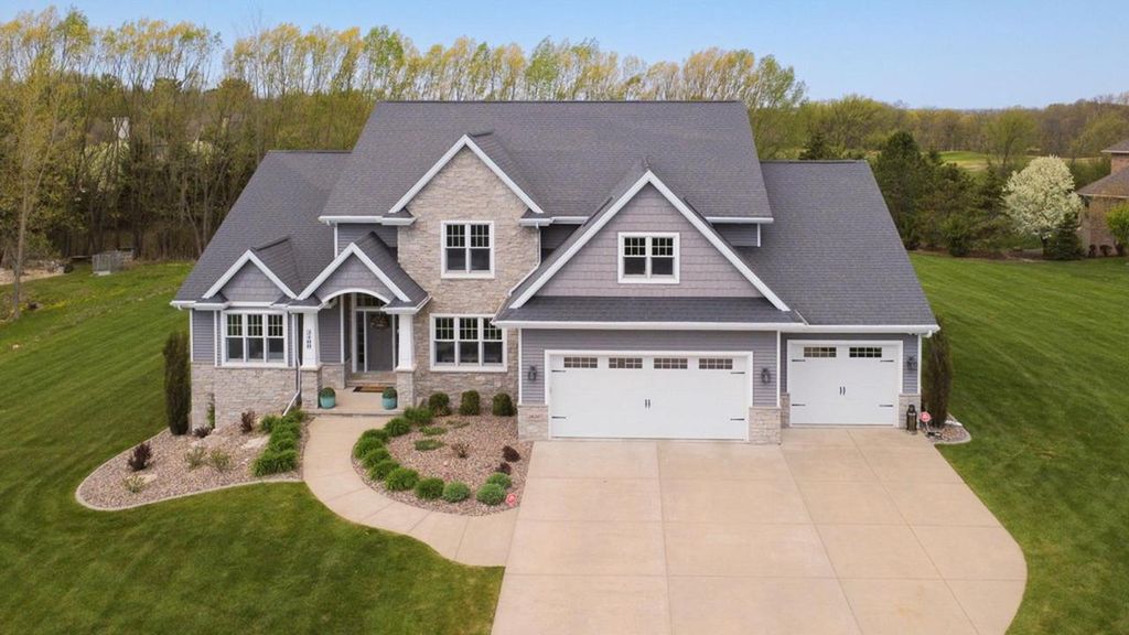 3400 AMBER LANE, Green Bay, WI 54311