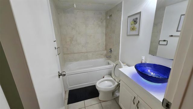 6601 Sands Point Drive 34, Houston, TX 77074
