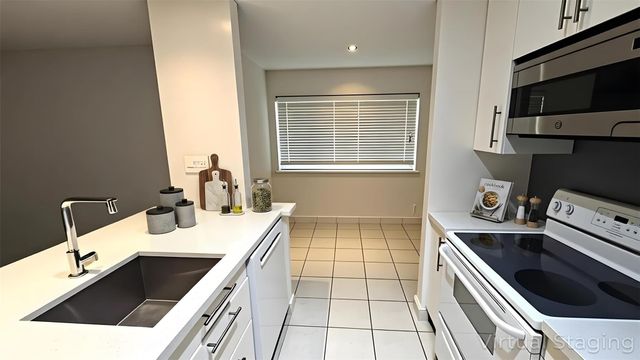 6601 Sands Point Drive 34, Houston, TX 77074