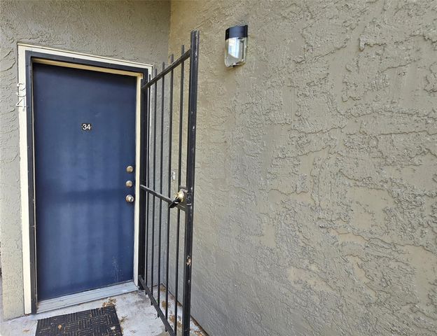 6601 Sands Point Drive 34, Houston, TX 77074