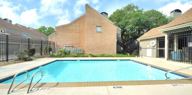 6601 Sands Point Drive 34, Houston, TX 77074