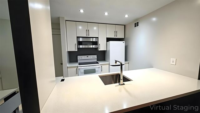 6601 Sands Point Drive 34, Houston, TX 77074