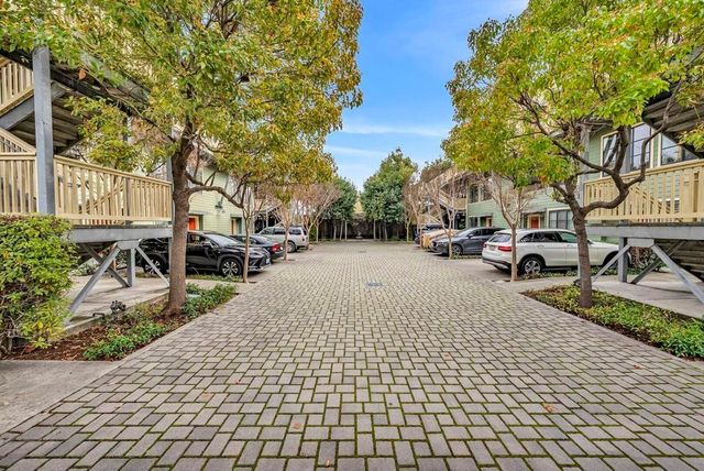 1565 32nd ST APT 2, Oakland, CA 94608