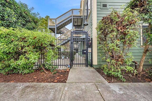 1565 32nd ST APT 2, Oakland, CA 94608