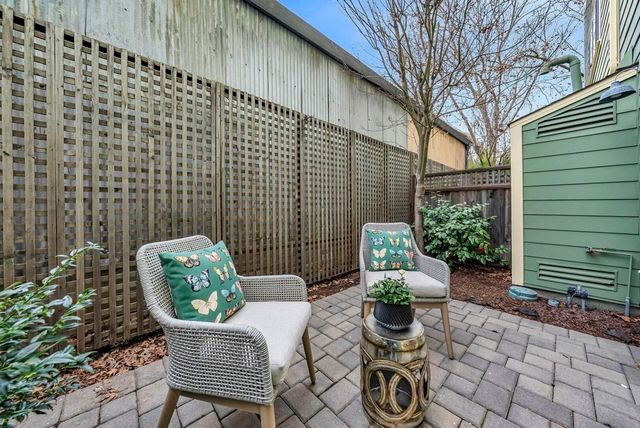 1565 32nd ST APT 2, Oakland, CA 94608