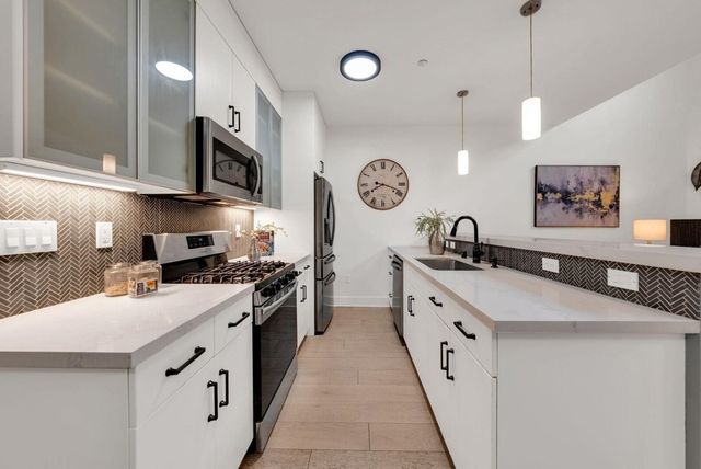 1565 32nd ST APT 2, Oakland, CA 94608