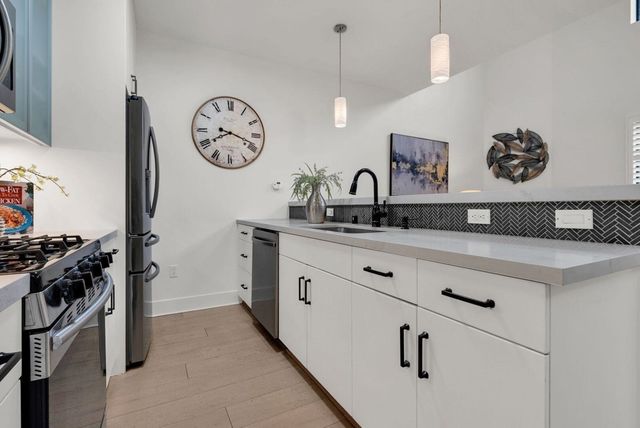 1565 32nd ST APT 2, Oakland, CA 94608