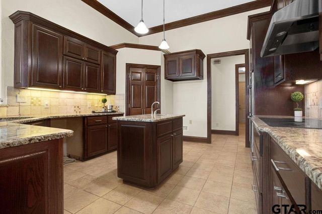 213 Winged Foot Dr., Hideaway, TX 75771