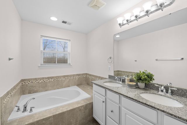 4517 BRIARWOOD DR, Charlottesville, VA 22911