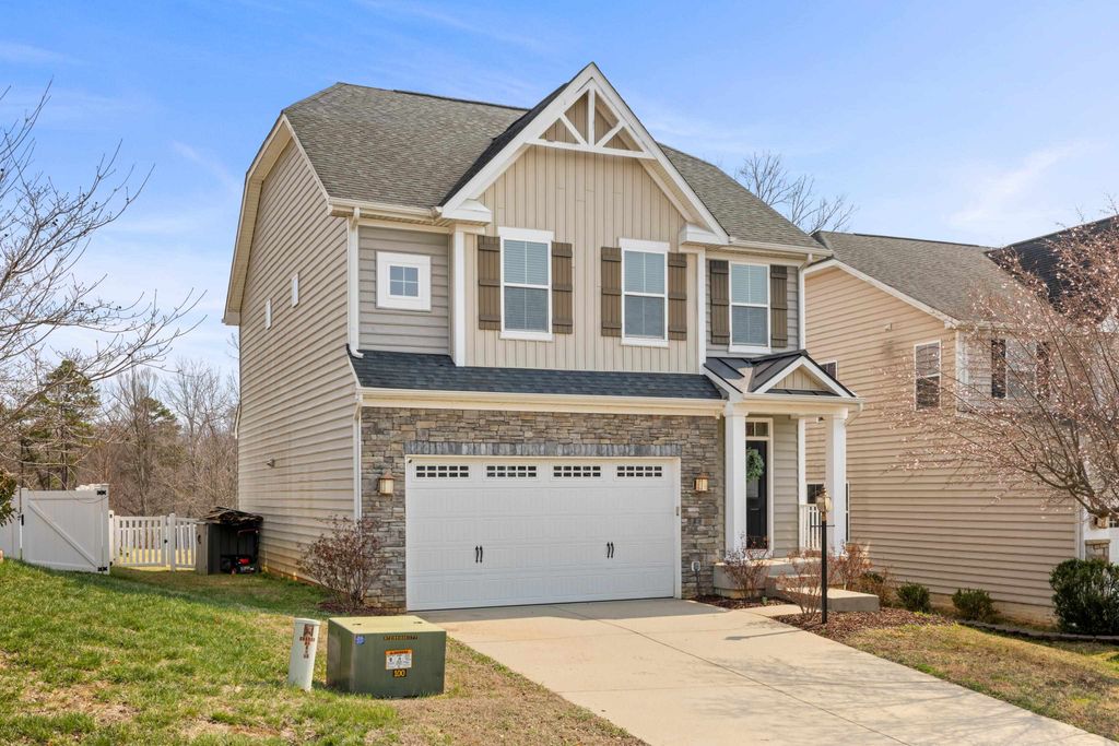 4517 BRIARWOOD DR, Charlottesville, VA 22911