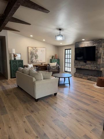 226 1st St, Altamont, TN 37301