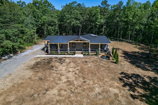 226 1st St, Altamont, TN 37301