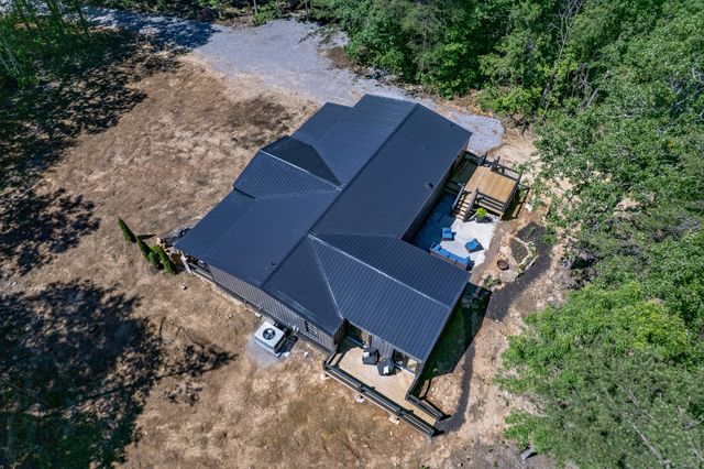 226 1st St, Altamont, TN 37301