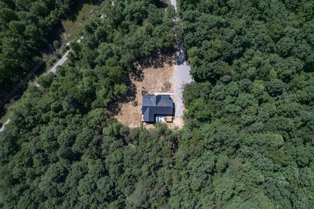 226 1st St, Altamont, TN 37301