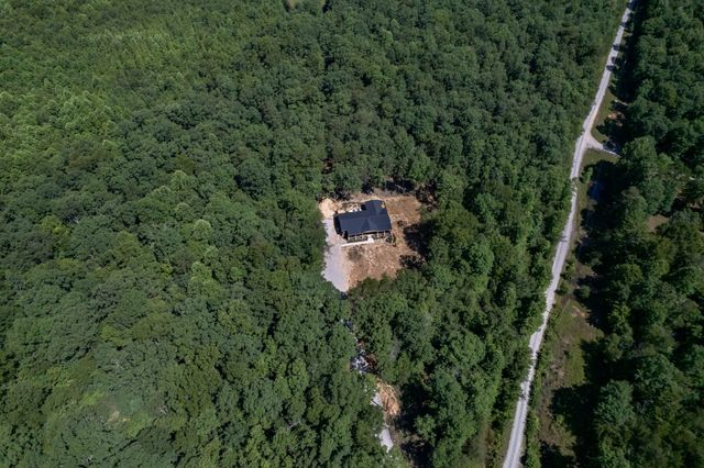 226 1st St, Altamont, TN 37301