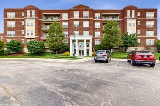 720 PRESTWICK Lane 207, Wheeling, IL 60090