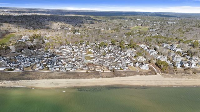 4 Hyannis Point Road UNIT 4, Mashpee, MA 02649