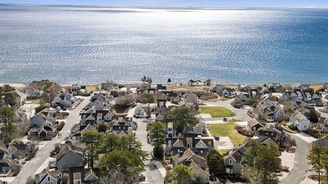 4 Hyannis Point Road UNIT 4, Mashpee, MA 02649