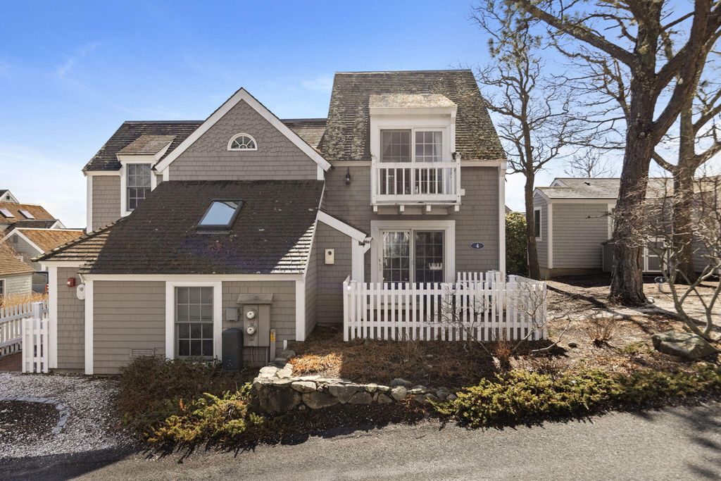 4 Hyannis Point Road UNIT 4, Mashpee, MA 02649