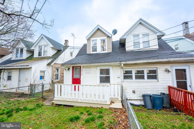 2013 EDGMONT AVE, Chester, PA 19013