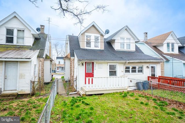 2013 EDGMONT AVE, Chester, PA 19013