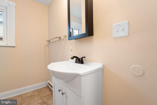 2013 EDGMONT AVE, Chester, PA 19013