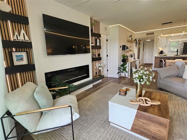 437 CERROMAR LANE 424, Venice, FL 34293