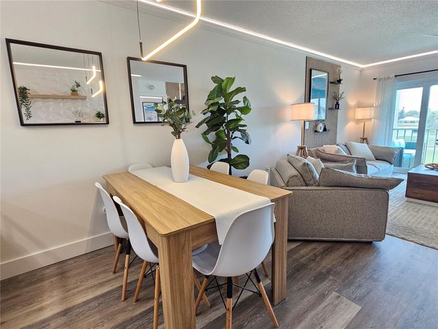 437 CERROMAR LANE 424, Venice, FL 34293