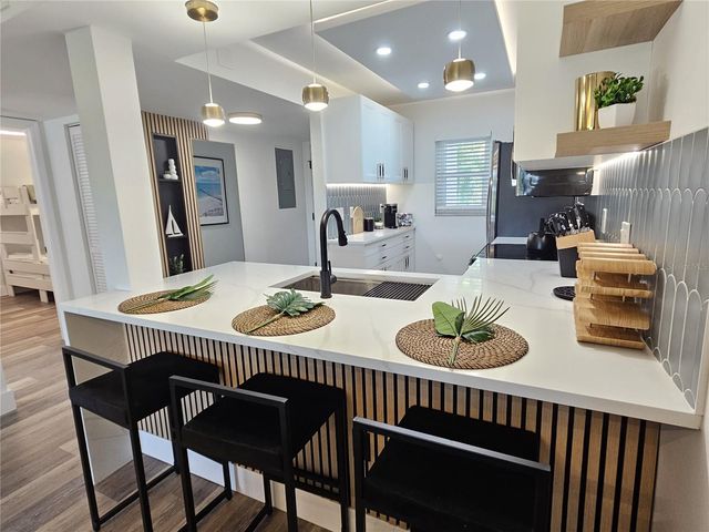 437 CERROMAR LANE 424, Venice, FL 34293