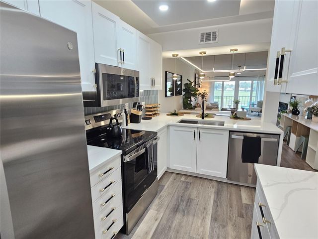 437 CERROMAR LANE 424, Venice, FL 34293