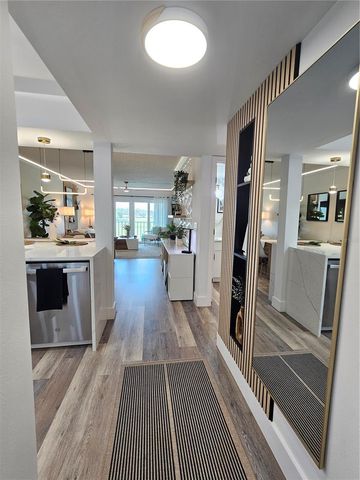 437 CERROMAR LANE 424, Venice, FL 34293