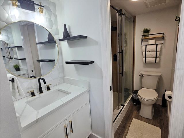 437 CERROMAR LANE 424, Venice, FL 34293